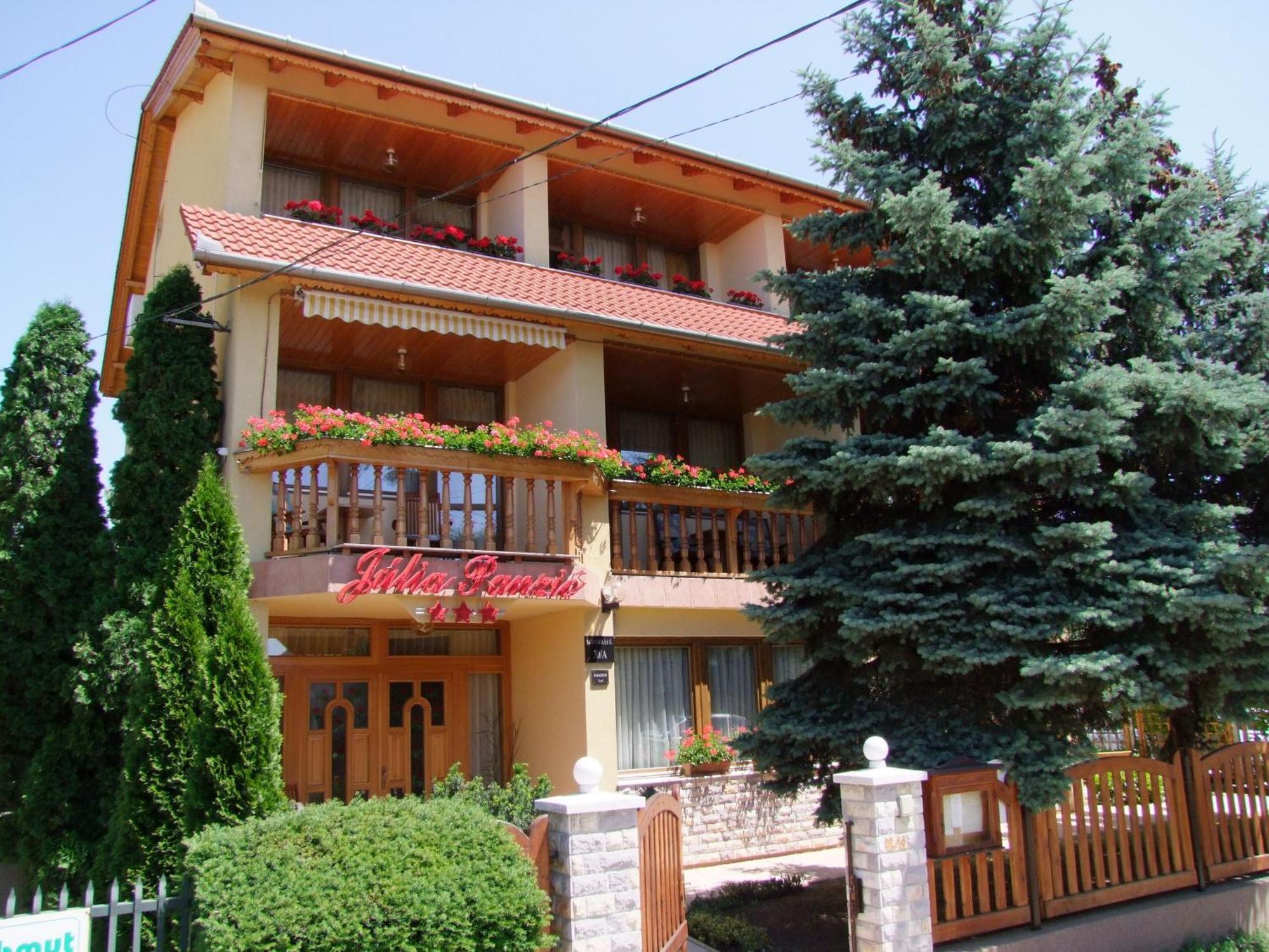 Julia Panzio Bed & Breakfast ไฮจ์ดุสโซบอสโล ภายนอก รูปภาพ