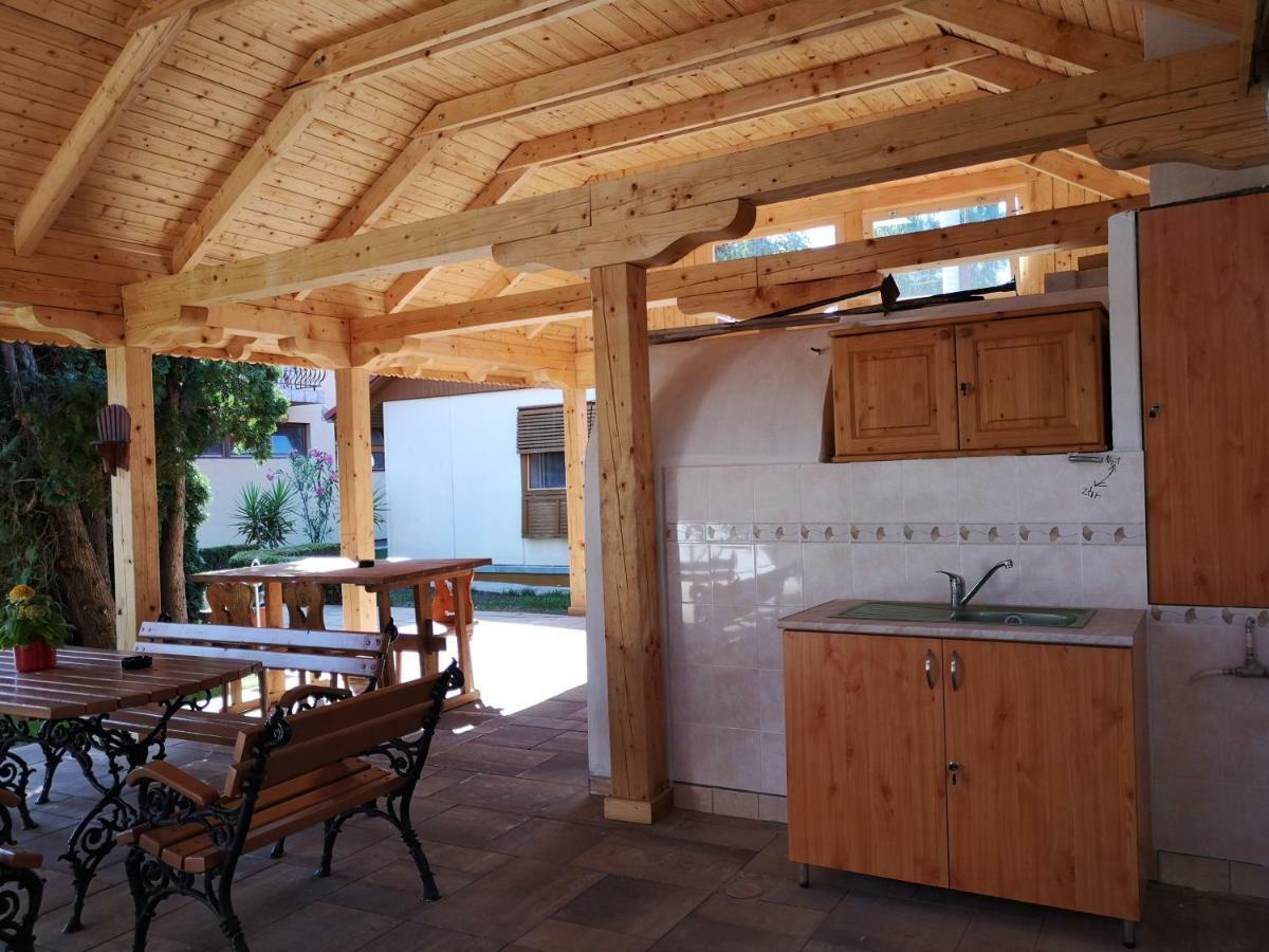 Julia Panzio Bed & Breakfast ไฮจ์ดุสโซบอสโล ภายนอก รูปภาพ