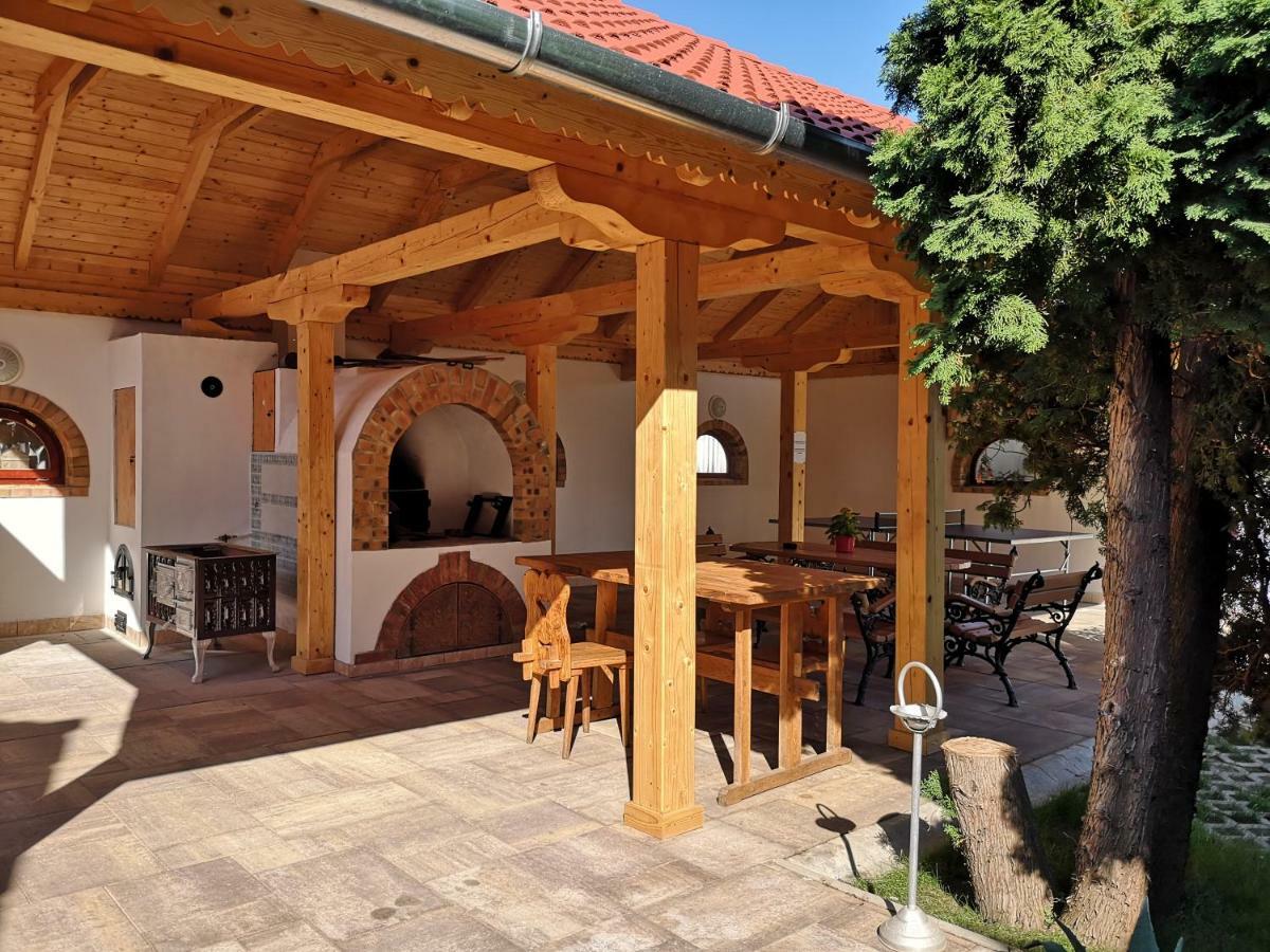 Julia Panzio Bed & Breakfast ไฮจ์ดุสโซบอสโล ภายนอก รูปภาพ