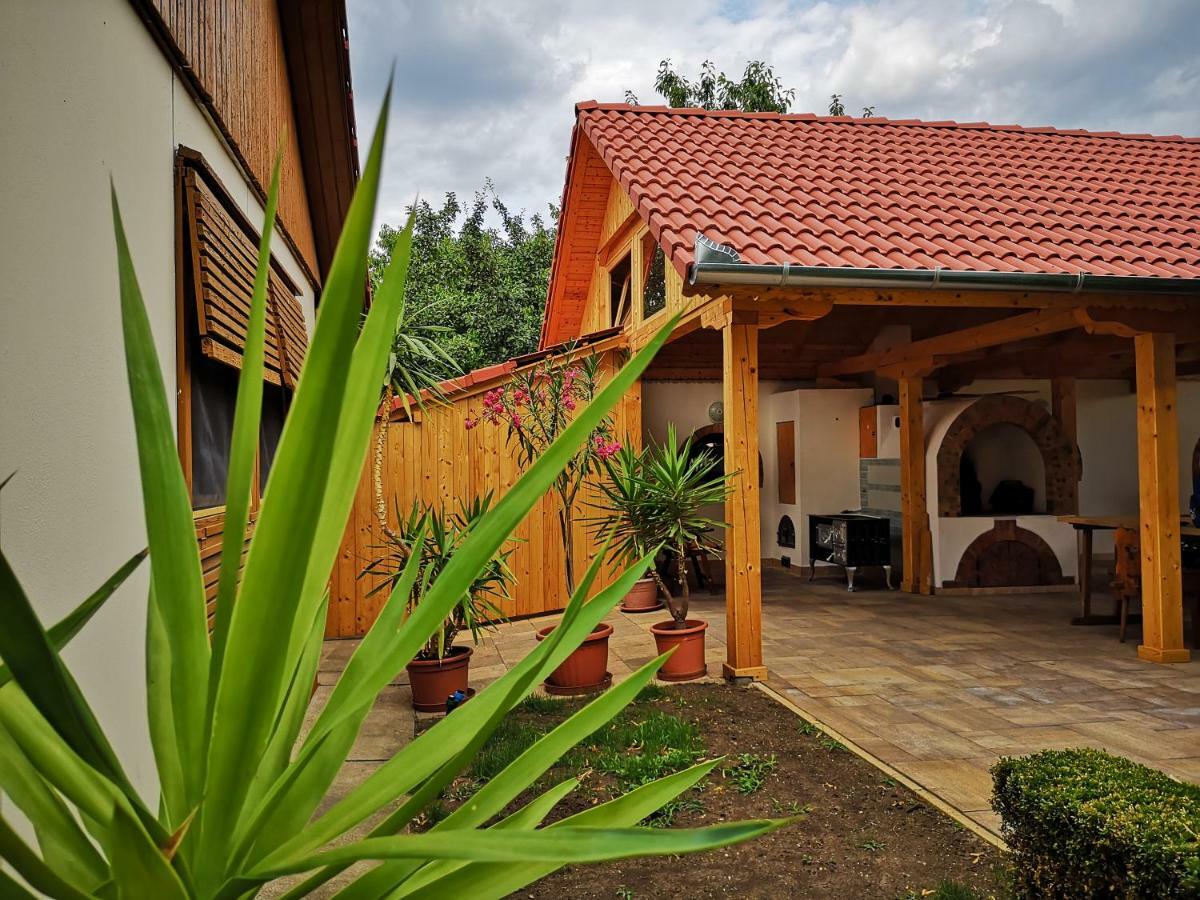 Julia Panzio Bed & Breakfast ไฮจ์ดุสโซบอสโล ภายนอก รูปภาพ