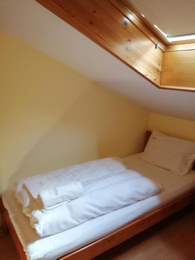 Julia Panzio Bed & Breakfast ไฮจ์ดุสโซบอสโล ภายนอก รูปภาพ