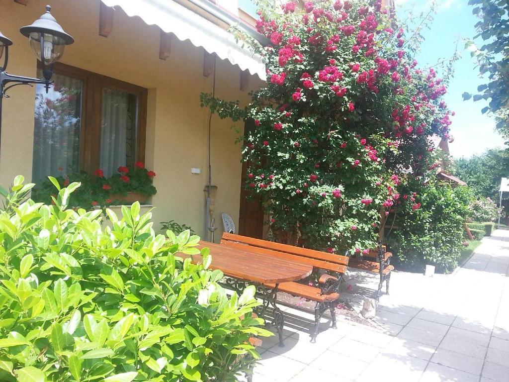 Julia Panzio Bed & Breakfast ไฮจ์ดุสโซบอสโล ภายนอก รูปภาพ